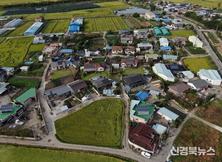 신재생 에너지 설비 보급이 완료된 흥해읍 매산리 전경.