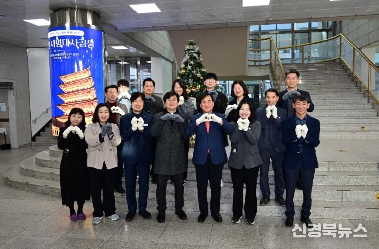 희망의 불 밝힌 김천시청 성탄트리