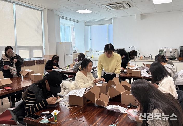 제11회 원데이클래스 ‘글라스아트 벽등 만들기’ 강좌 진행모습