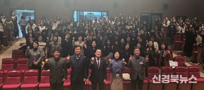 영천시 어린이집연합회는 지난 10일, 청소년수련관에서 보육 교직원 250여 명이 참석한 가운데 화합과 소통을 위한 ‘보육인의 밤’ 행사를 개최했다.