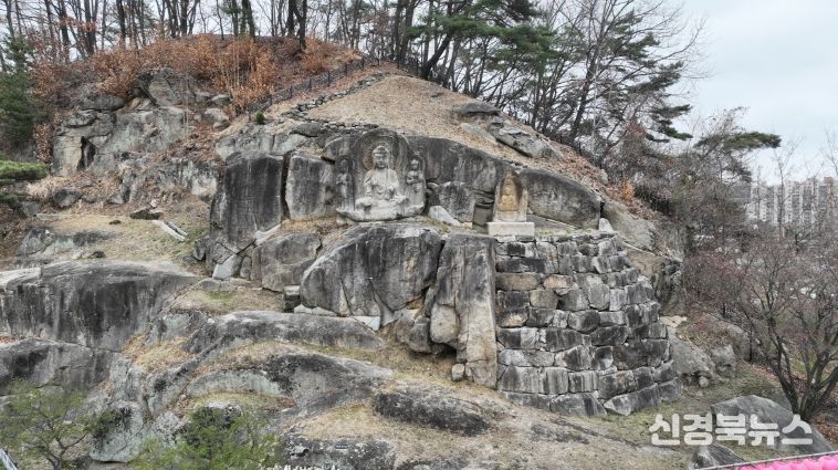 가흥동 마애여래삼존상 및 여래좌상 전경