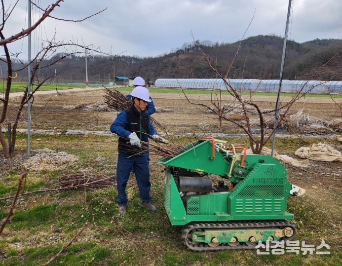 군위군,‘찾아가는 영농부산물 파쇄 지원’호응 크다