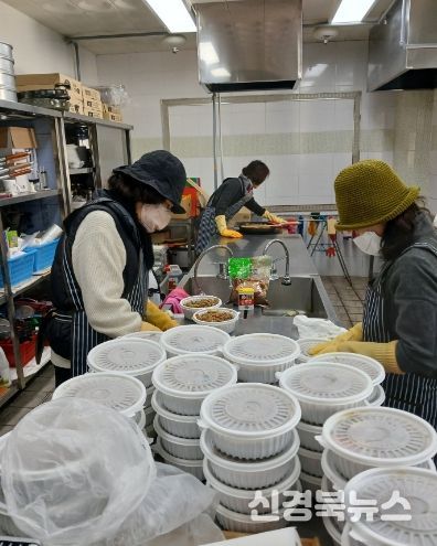 독거 어르신에 따뜻한 반찬 나눔 봉사