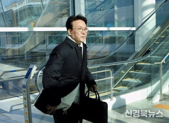 2박 5일 일정으로 미국 워싱턴DC와 뉴욕을 방문하는 김민석 국무총리가 22일 인천국제공항을 통해 출국을 하고 있다.