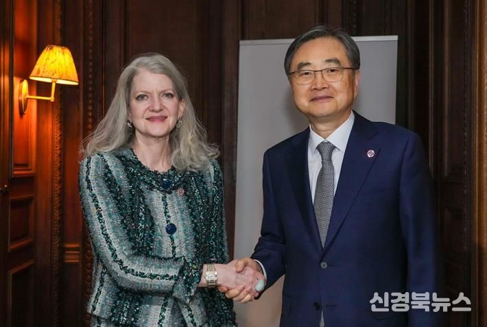 앨리슨 후커(Allison Hooker) 美 국무부 정무차관과 조현 외교장관